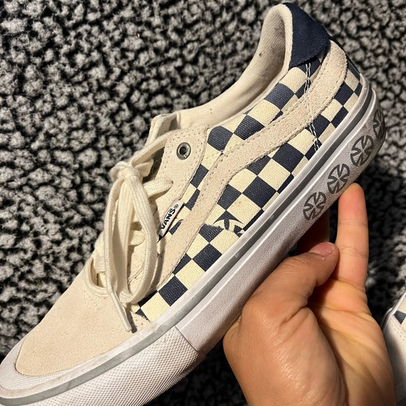 Vans - Picture 2 of 6